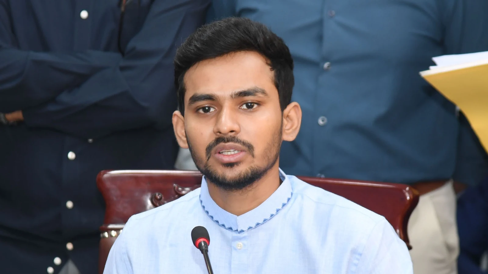 সংবাদ সম্মেলনে বক্তব্য দিচ্ছেন জাতীয় নাগরিক পার্টির মুখপাত্র আসিফ মাহমুদ সজীব ভূঁইয়া