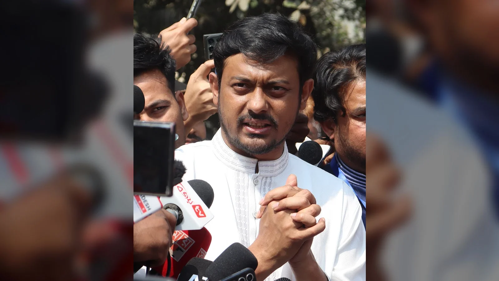 সাংবাদিকদের প্রশ্নের উত্তর দিচ্ছেন জাতীয় নাগরিক পার্টির মুখ্য সমন্বয়ক নাসীরুদ্দীন পাটোয়ারী